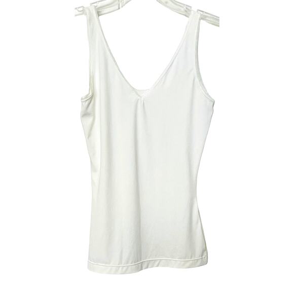 RED HOT BY SPANX ROUND NECK TANK TOP, WOMENS, L, SOLID WHITE,, 1” SHOULDER STRAP - Picture 5 of 10